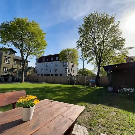 Garden Next To Telliskivi & Old Town تالين